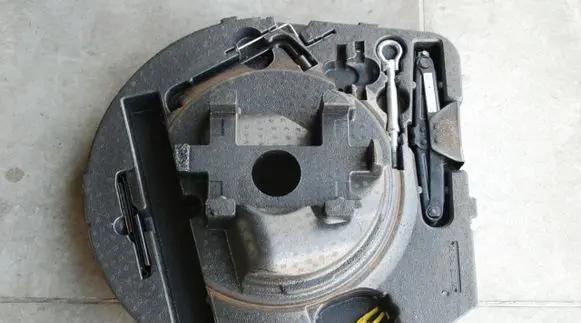 Citroen DS4 Spare wheel mounting bracket 9671574380