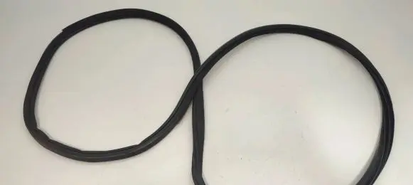 Infiniti Q50 Front door rubber seal