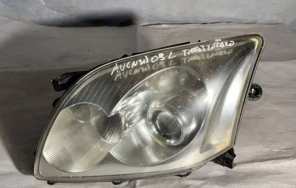 Toyota Avensis T250 Headlight/headlamp