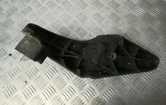 Opel Vectra B Engine mounting bracket 90502614