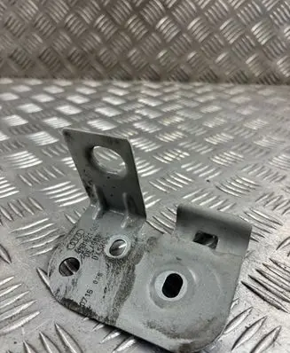 Audi Q7 4M Fender mounting bracket 4M0821168
