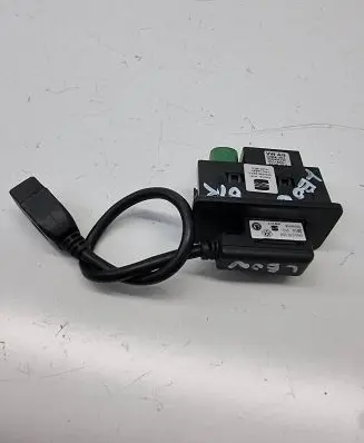 Seat Leon (5F) USB socket connector 5Q0035736
