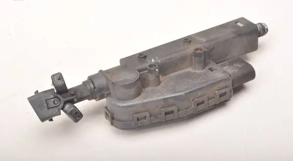 Volvo V70 Headlight washer pump 