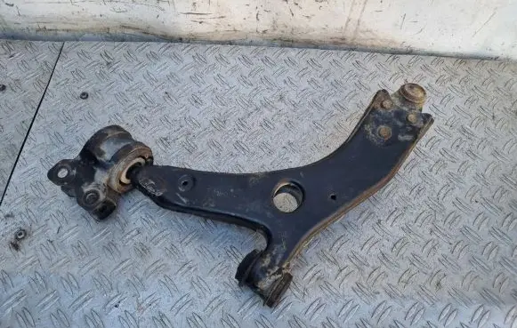 Volvo C70 Front lower control arm/wishbone AM04R