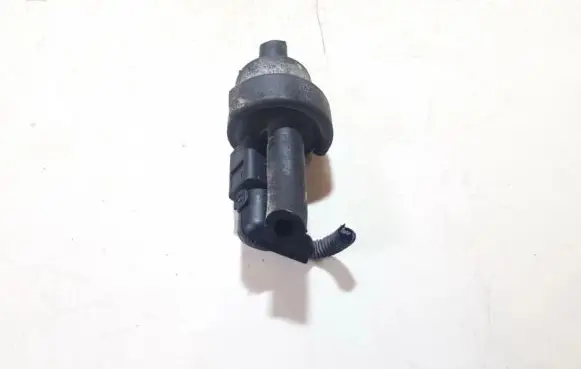 Volkswagen PASSAT B5 Valve vacuum 058133459