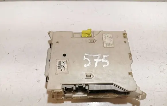 Lexus IS 220D-250-350 Fuse module 8273053051