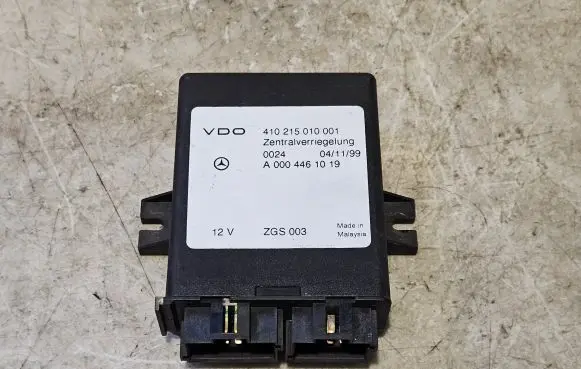 Mercedes-Benz Sprinter W901 W902 W903 W904 Door central lock control unit/module A0004461019