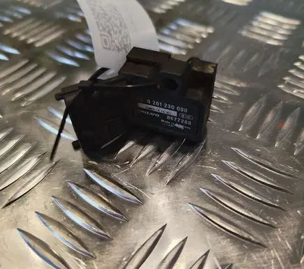 Volvo XC90 Air pressure sensor 0261230090 8677288