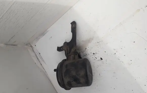 Mazda 626 Vacuum air tank 