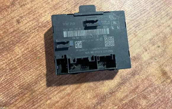 Audi A3 S3 8V Door control unit/module 5Q0959395B