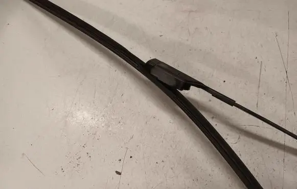 Volvo V40 Windshield/front glass wiper blade 31276064