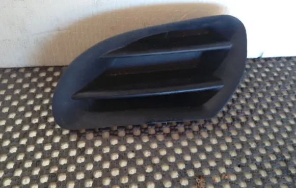 Chevrolet Tacuma Front bumper lower grill