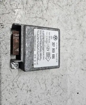 Volkswagen PASSAT B4 Airbag control unit/module 357959656