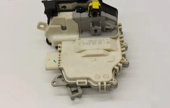 Seat Leon (1P) Rear door lock 1P0839016D