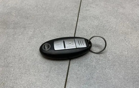 Nissan Juke I F15 Ignition key/card 