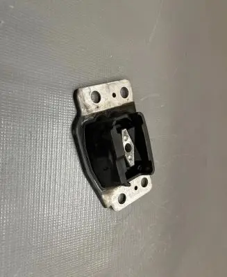 Volvo V70 Engine mount bracket 30680699 6G917M121