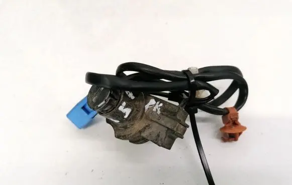 Rover 414 - 416 - 420 Front door lock (next to the handle) 