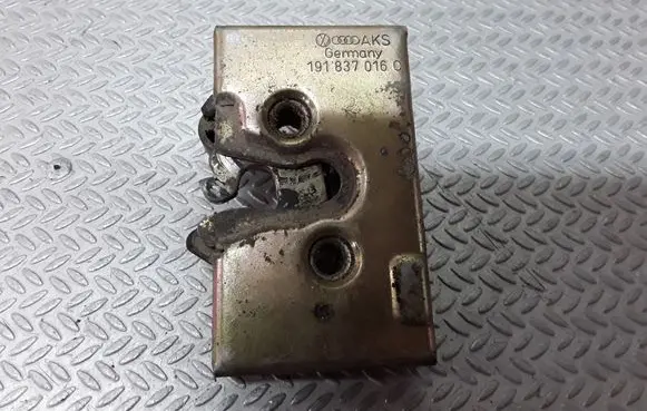 Volkswagen Jetta II Front door lock 191837016C