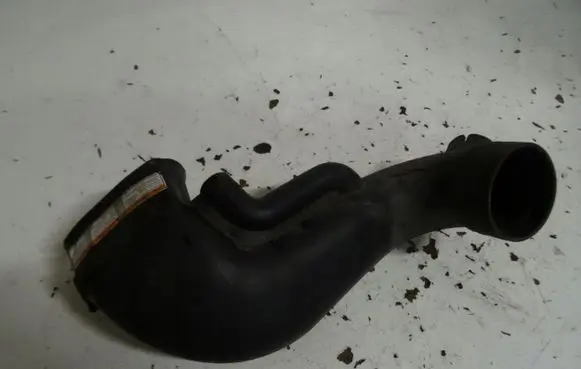 Suzuki Grand Vitara II Intake resonator 