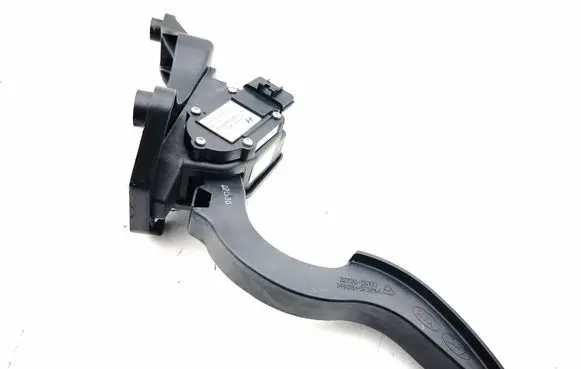 Hyundai Santa Fe Accelerator throttle pedal 327262B100