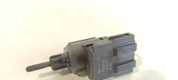 Volkswagen PASSAT B5.5 Brake pedal sensor switch 3B0945511A