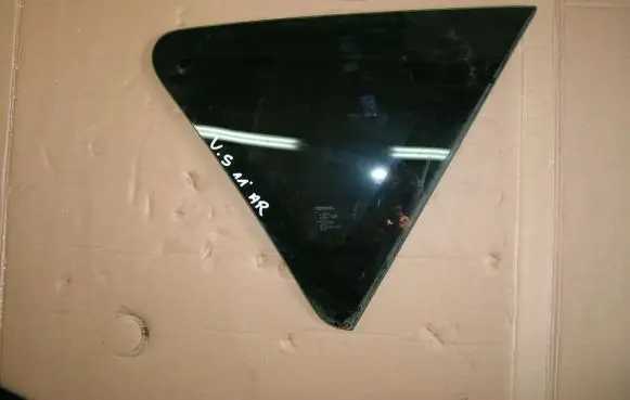 Toyota Verso Side middle window/glass 