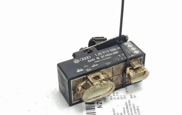Volkswagen Golf IV Coolant fan relay 