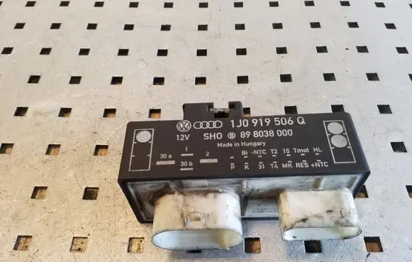 Coolant fan relay