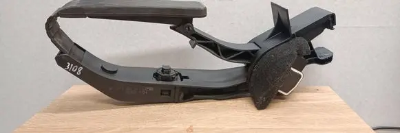 Mercedes-Benz E W211 Accelerator throttle pedal A2113000404