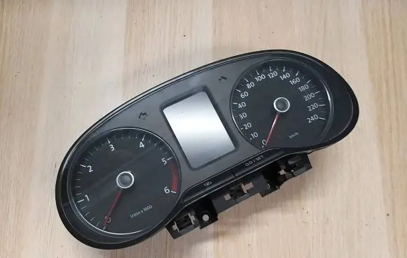 Volkswagen Polo V 6R Speedometer (instrument cluster) 6R0920861G
