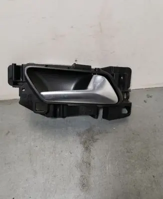 Opel Grandland X Front door interior handle 25527W01