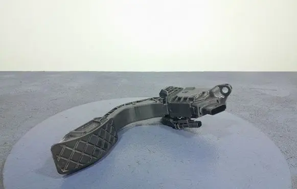 Audi A8 S8 D2 4D Accelerator throttle pedal 4N1723523