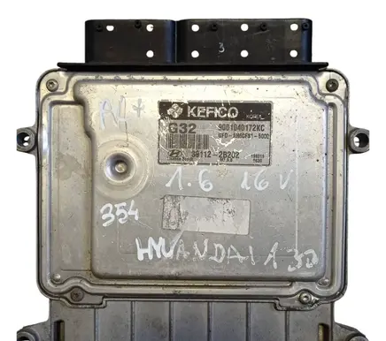 Hyundai i30 Engine control unit/module ECU 9001040172KC
