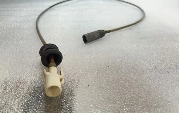 Volkswagen PASSAT Speedometer cable 321957803AE
