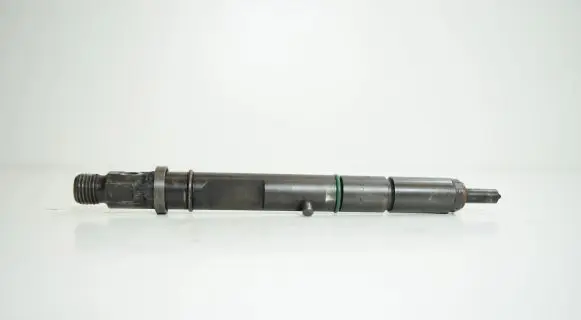 Audi A4 S4 B5 8D Fuel injector 059130201E