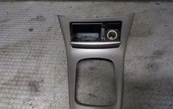 Toyota Avensis T250 Ashtray (front) 