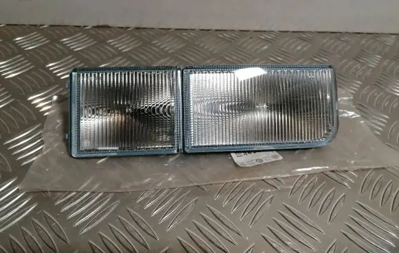 Volkswagen PASSAT B4 Front reflector 3A0941778