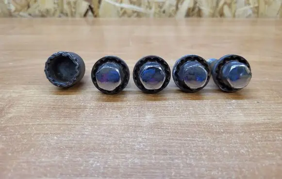 Volvo XC90 Anti-theft wheel nuts and lock 