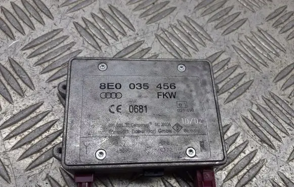 Audi A6 S6 C5 4B Sound amplifier 8E0035456
