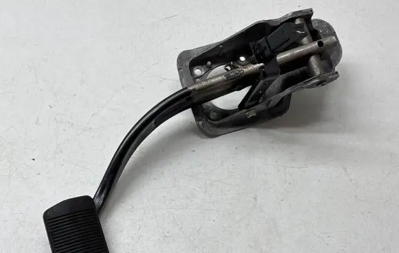 Dodge Durango III Brake pedal 68303341AA 68031