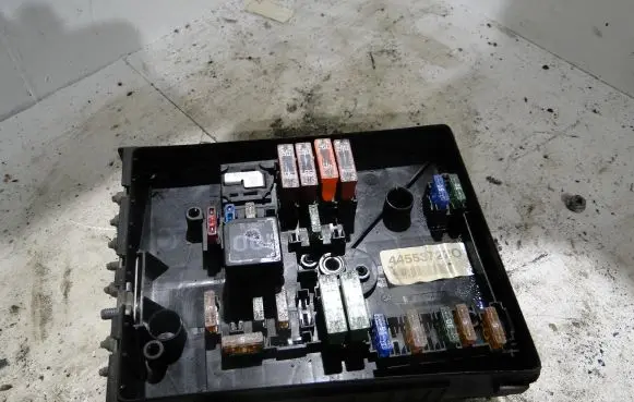 Volkswagen Golf V Fuse box set 01718130 445537220