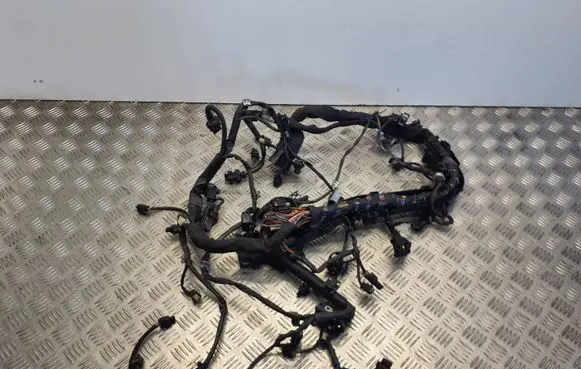 Mercedes-Benz C W204 Engine installation wiring loom