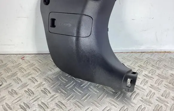 Foot area side trim