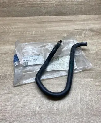 Mercedes-Benz S W221 Engine coolant pipe/hose A2215010225