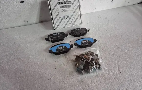 Fiat Panda III Brake pads (front) 77367514