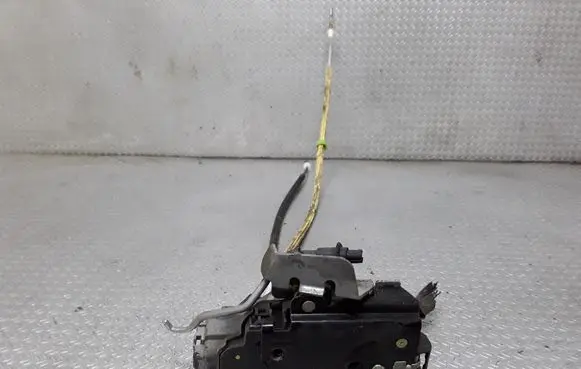 Audi A6 S6 C5 4B Rear door lock 4B0839016B