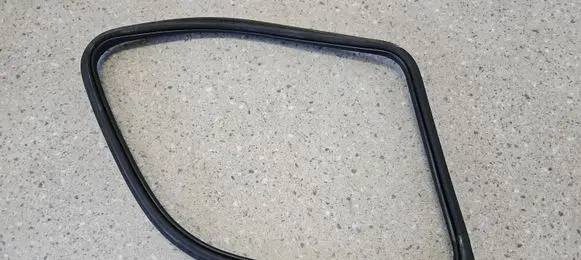 Mercedes-Benz GL X164 Rear door rubber seal (on body) A1646701339 A1647680524