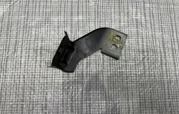 Maserati Grecale Fender mounting bracket C907