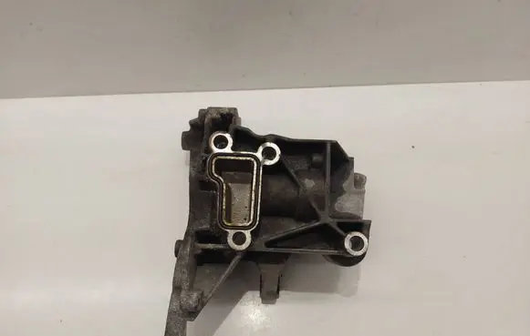 Audi Q7 4L Power steering pump mounting bracket 059145169