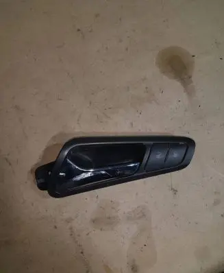 Volkswagen PASSAT B6 Front door interior handle 3C1837113D CZVG5